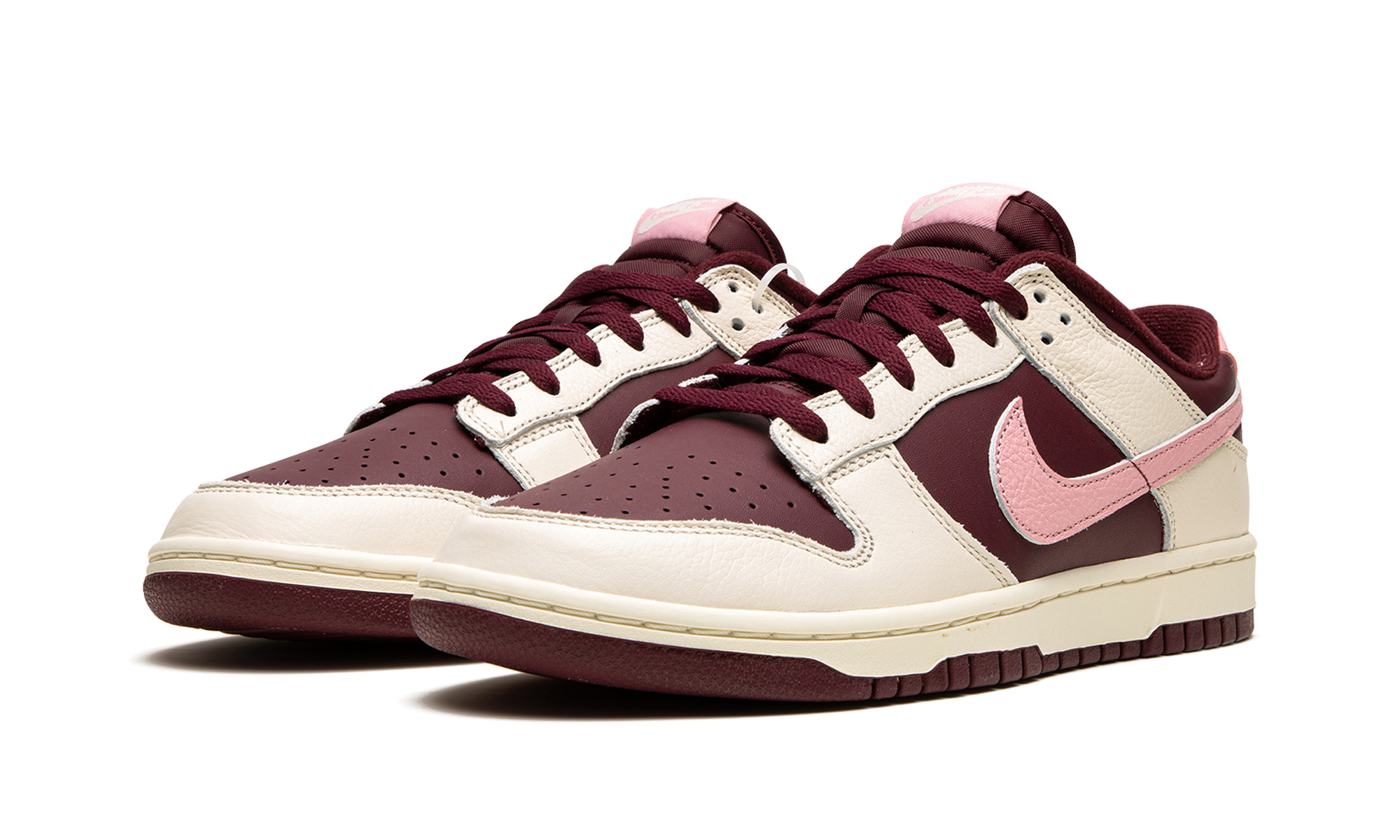 Dunk Low Retro PRM "Valentine's Day 2023" DR9705 100