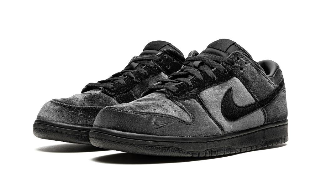 Dunk Low "Dover Street Market Triple Black Velvet" DH2686 002