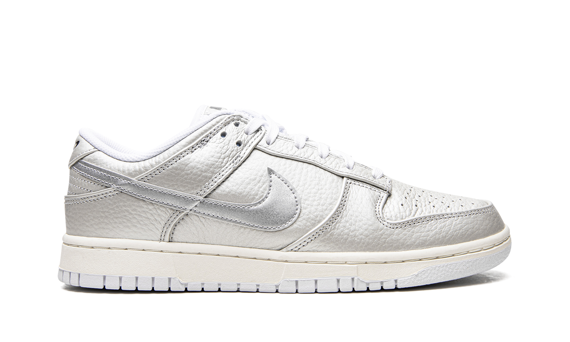 Dunk Low "Metallic Silver" DX3197 095