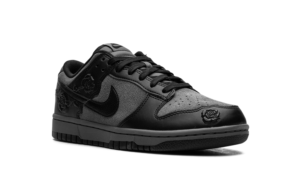 Dunk Low WMNS "Black Roses" HF1986 001