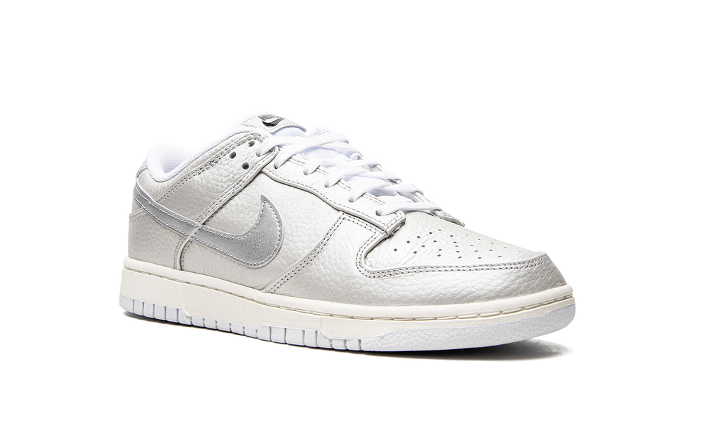 Dunk Low "Metallic Silver" DX3197 095
