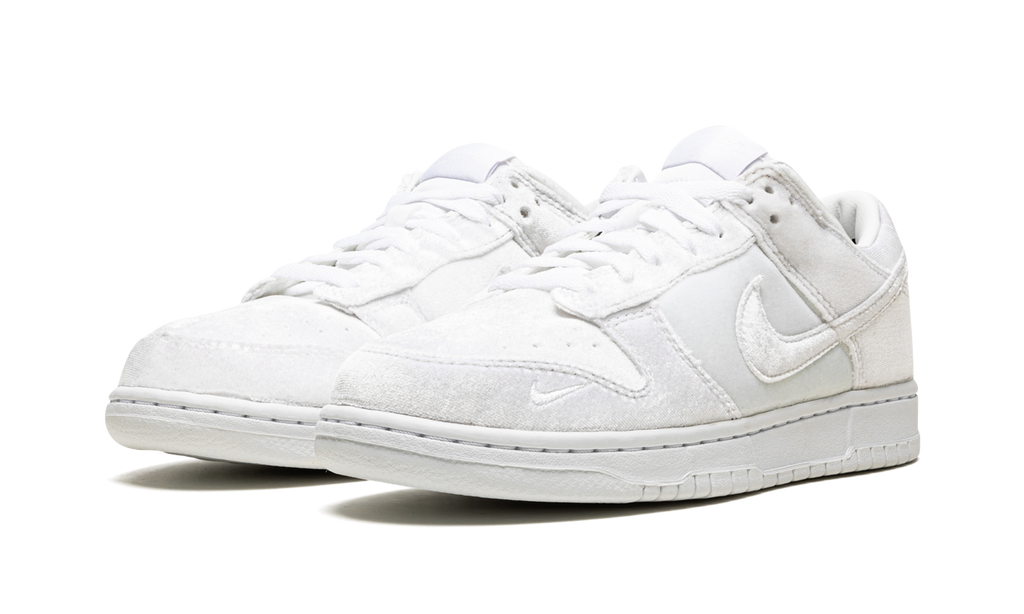 Dunk Low "Dove Street Market Triple White Velvet" DH2686 100