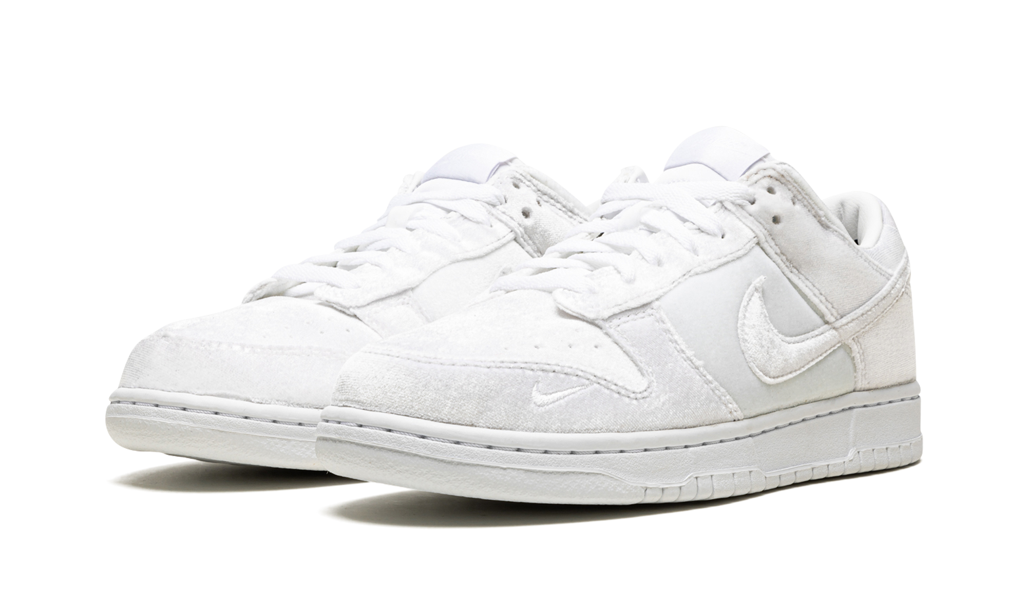 Dunk Low "Dove Street Market Triple White Velvet" DH2686 100
