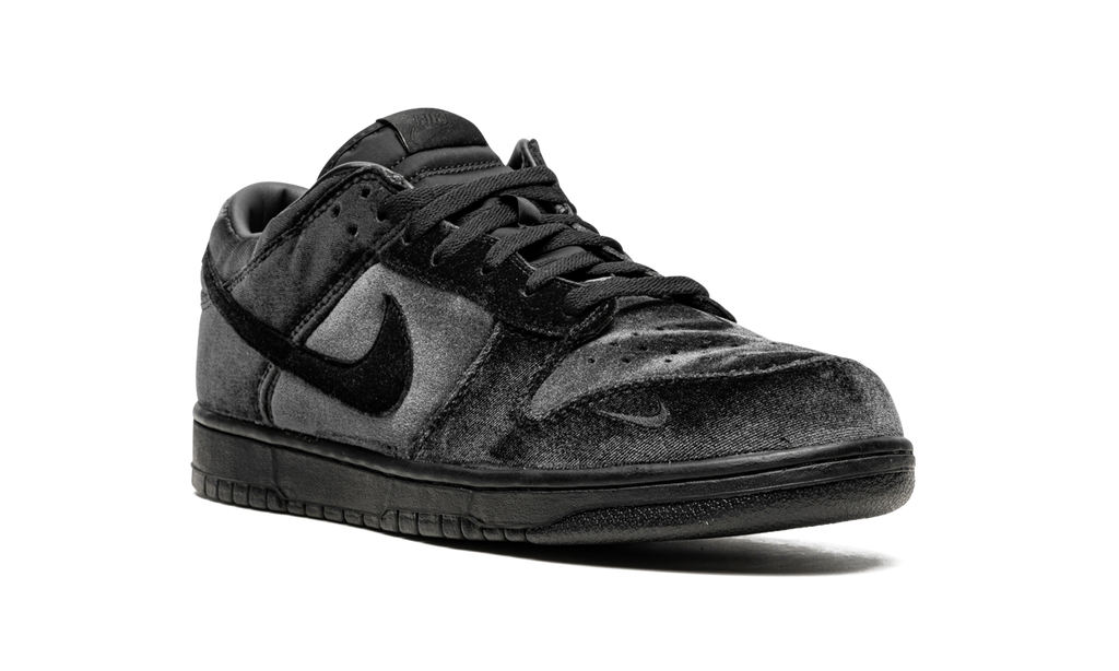 Dunk Low "Dover Street Market Triple Black Velvet" DH2686 002