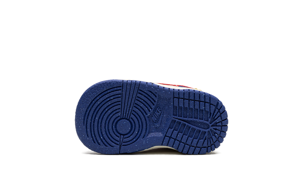 Dunk Low "Superhero" FD0675 400