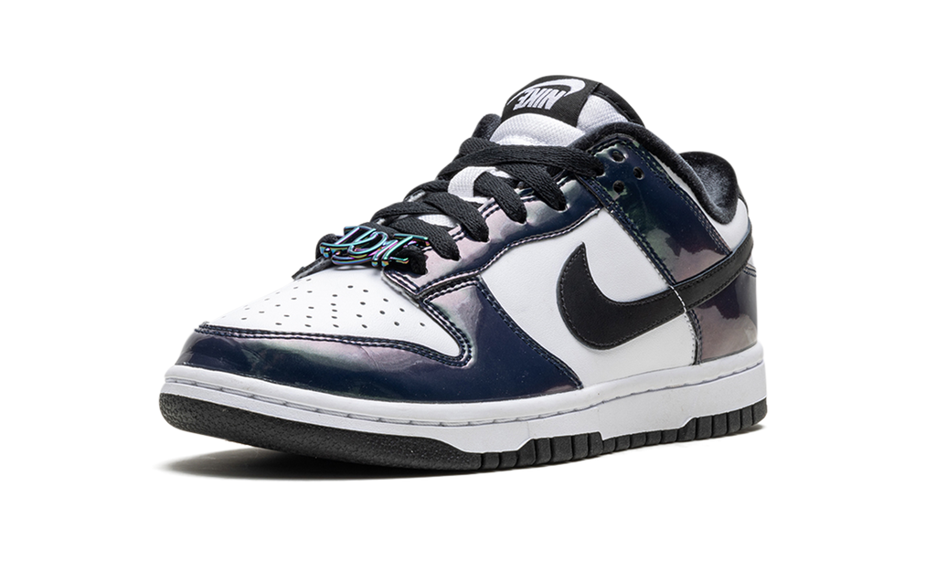 Dunk Low SE WMNS "Just Do It Iridescent" FQ8143 001