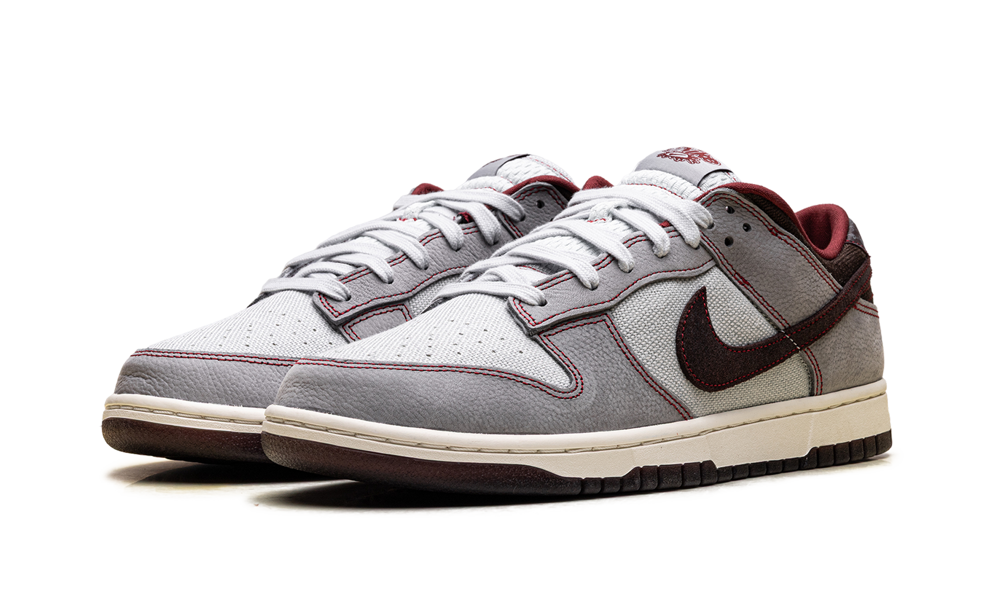 Dunk Low Retro SE "Pure Platinum / Wolf Grey / Team Red / Burgundy Crush" IH1942 001