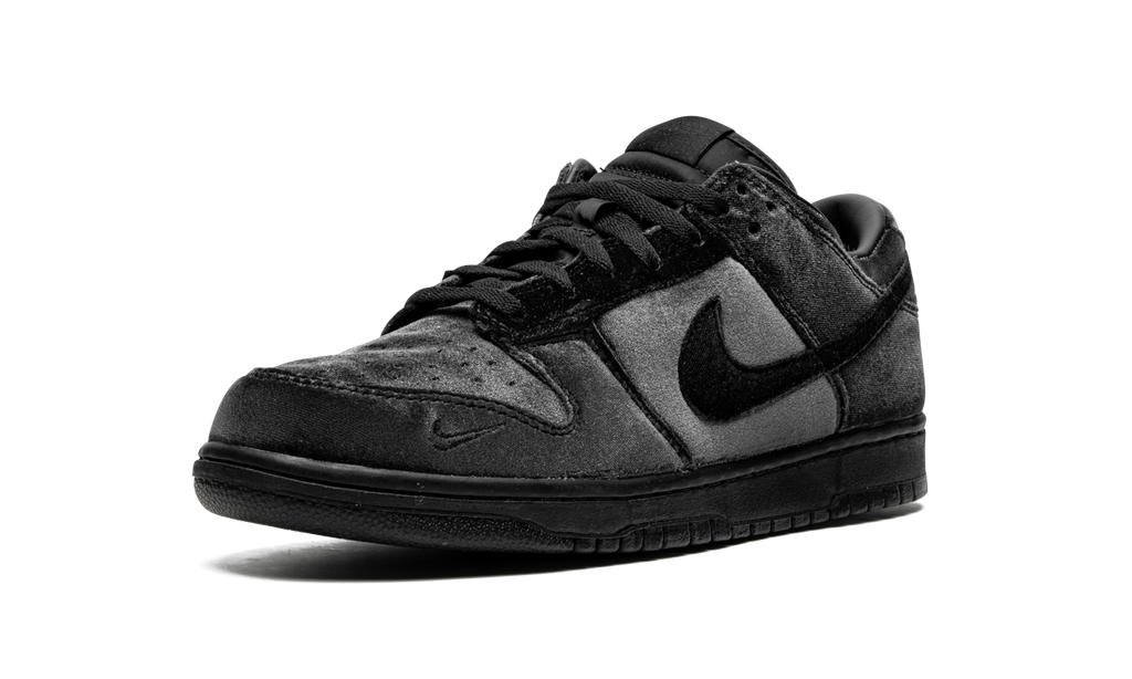 Dunk Low "Dover Street Market Triple Black Velvet" DH2686 002