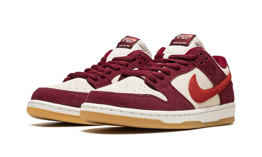 SB Dunk Low "Skate Like A Girl" DX4589 600
