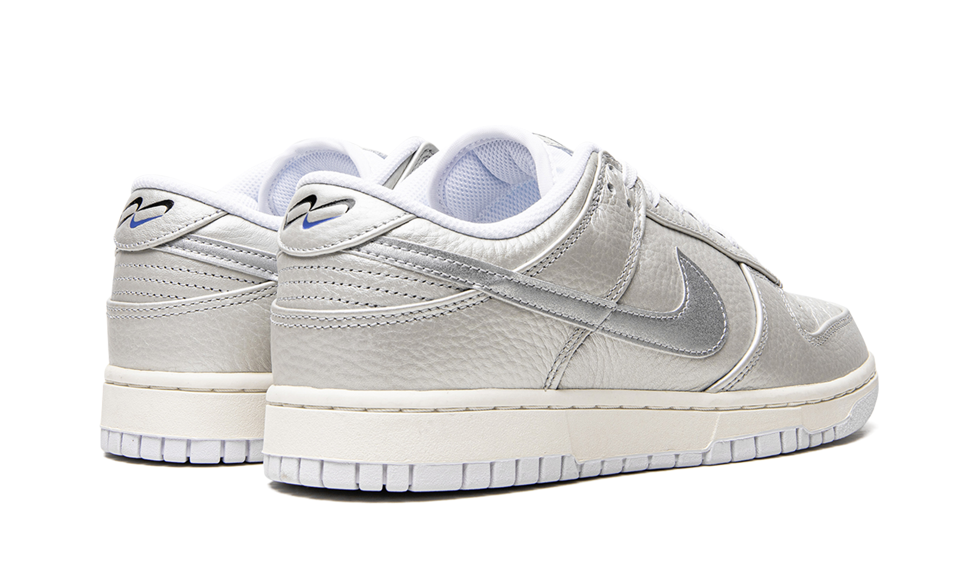 Dunk Low "Metallic Silver" DX3197 095