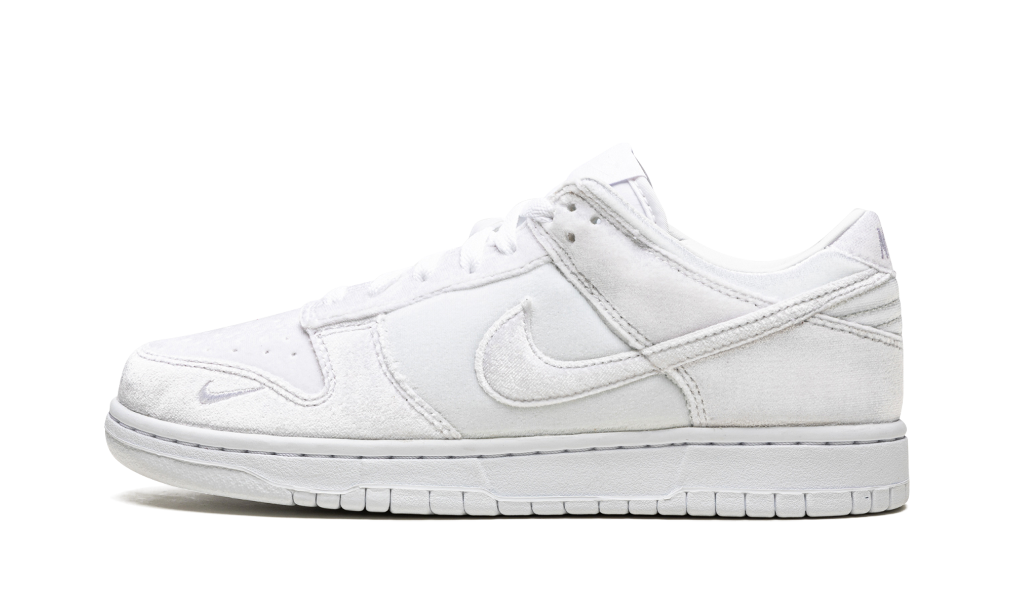 Dunk Low "Dove Street Market Triple White Velvet" DH2686 100