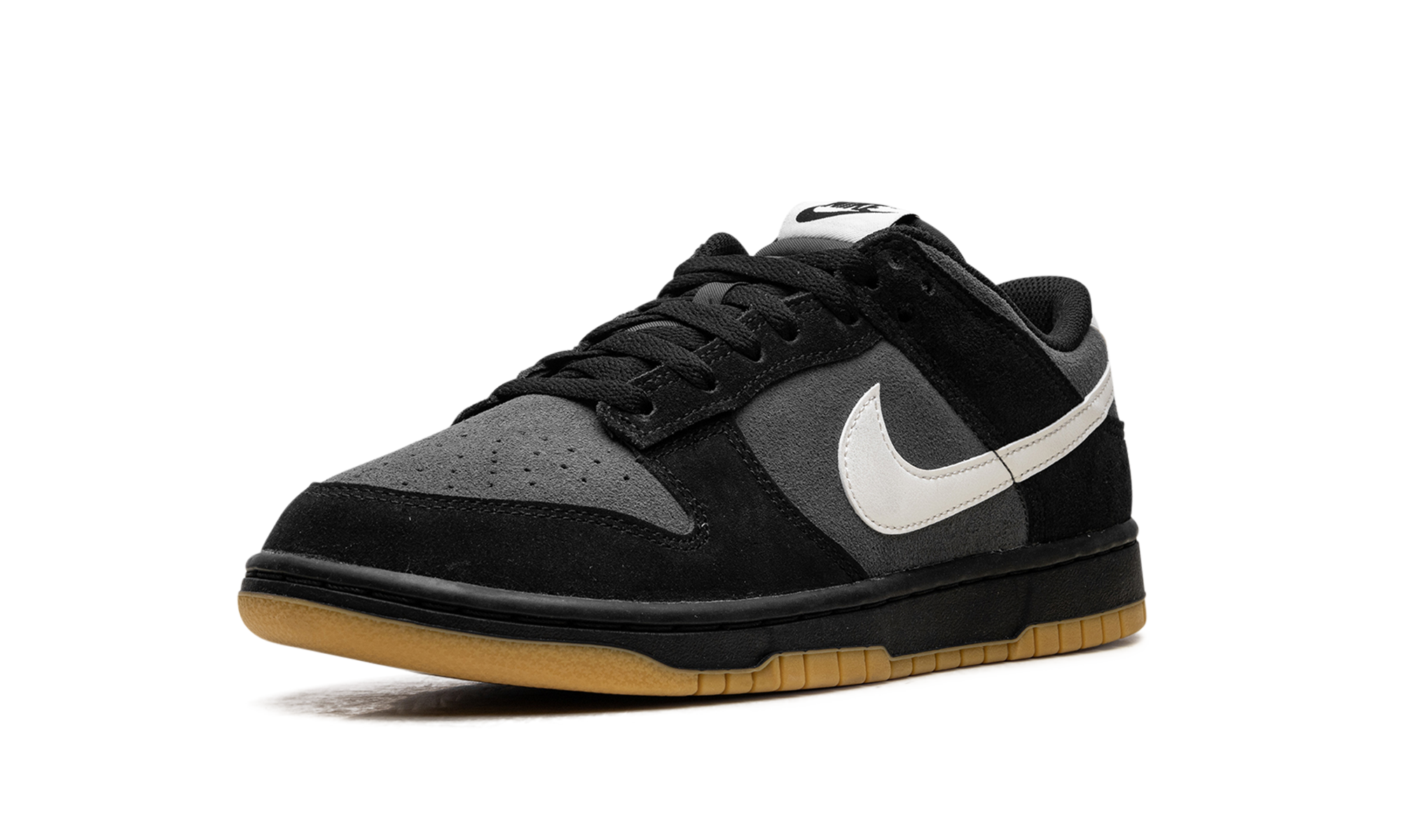 Dunk Low SE "Black Grey Gum" HQ1931 001