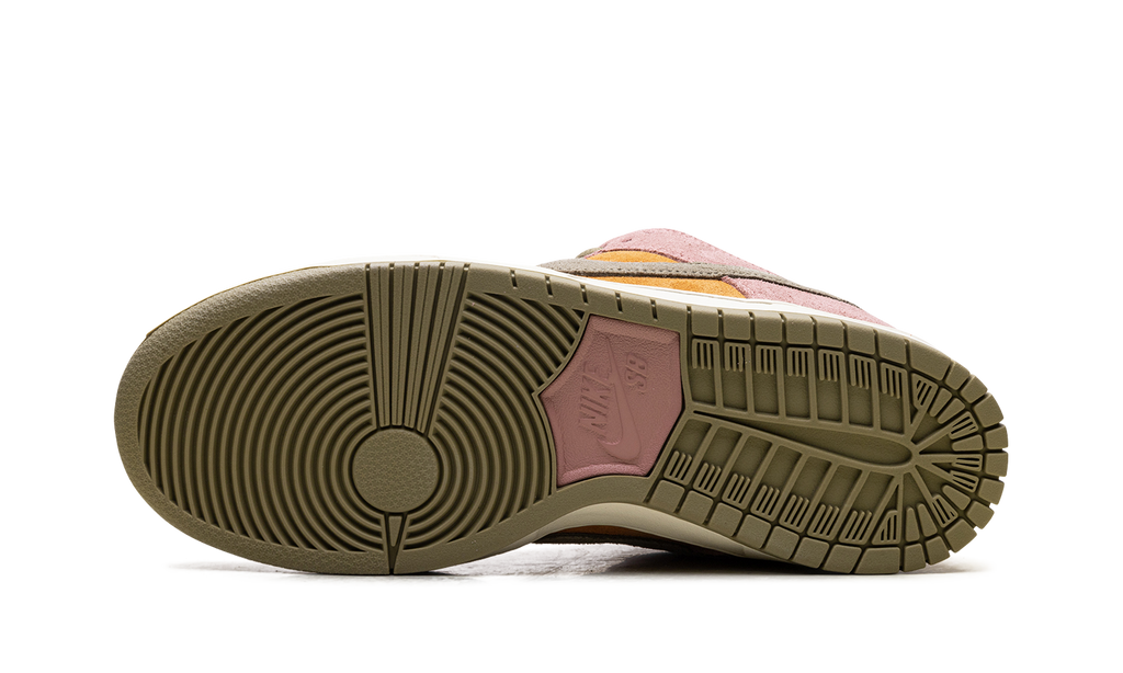 SB Dunk Low "Red Stardust" HJ4135 600
