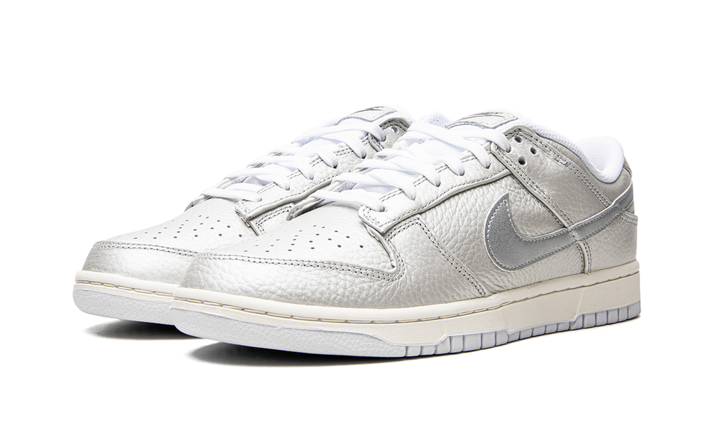 Dunk Low "Metallic Silver" DX3197 095