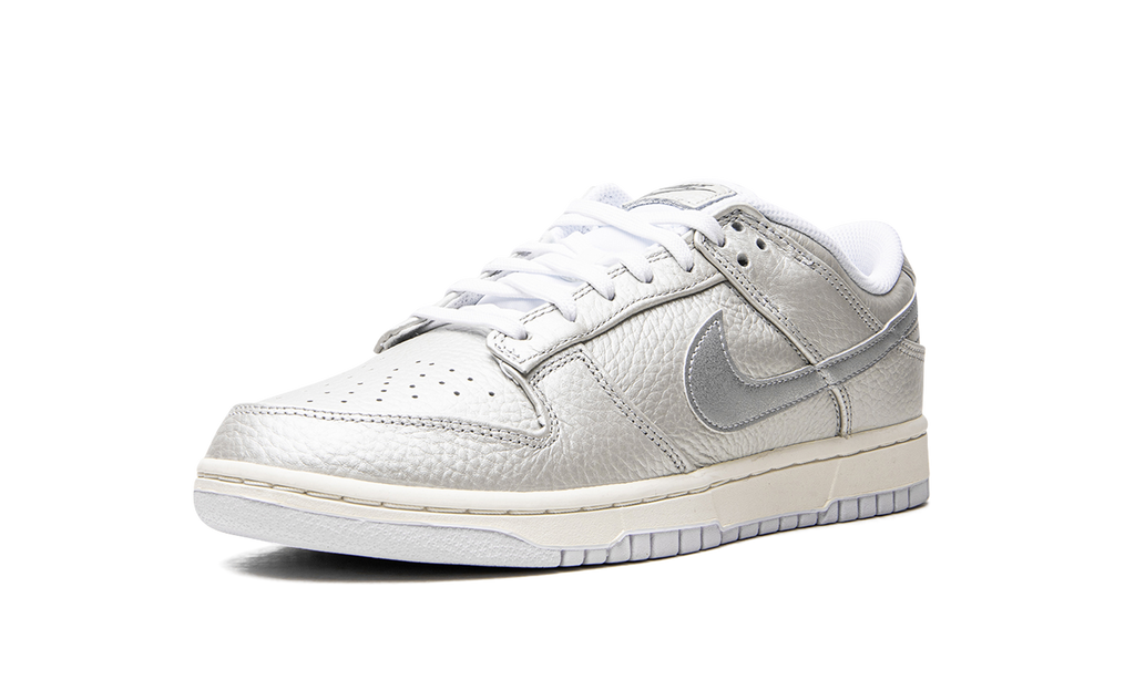 Dunk Low "Metallic Silver" DX3197 095