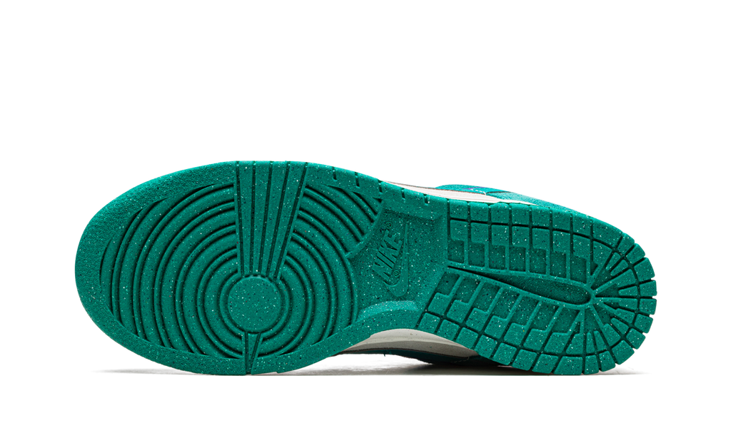 DUNK LO MNS WMNS "85" DO9457 101