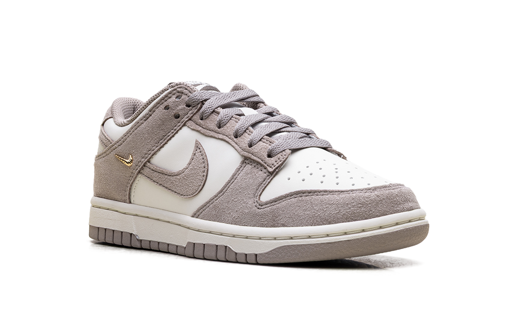 Dunk Low WMNS "Malt Gold Mini Swoosh" IB4417 105