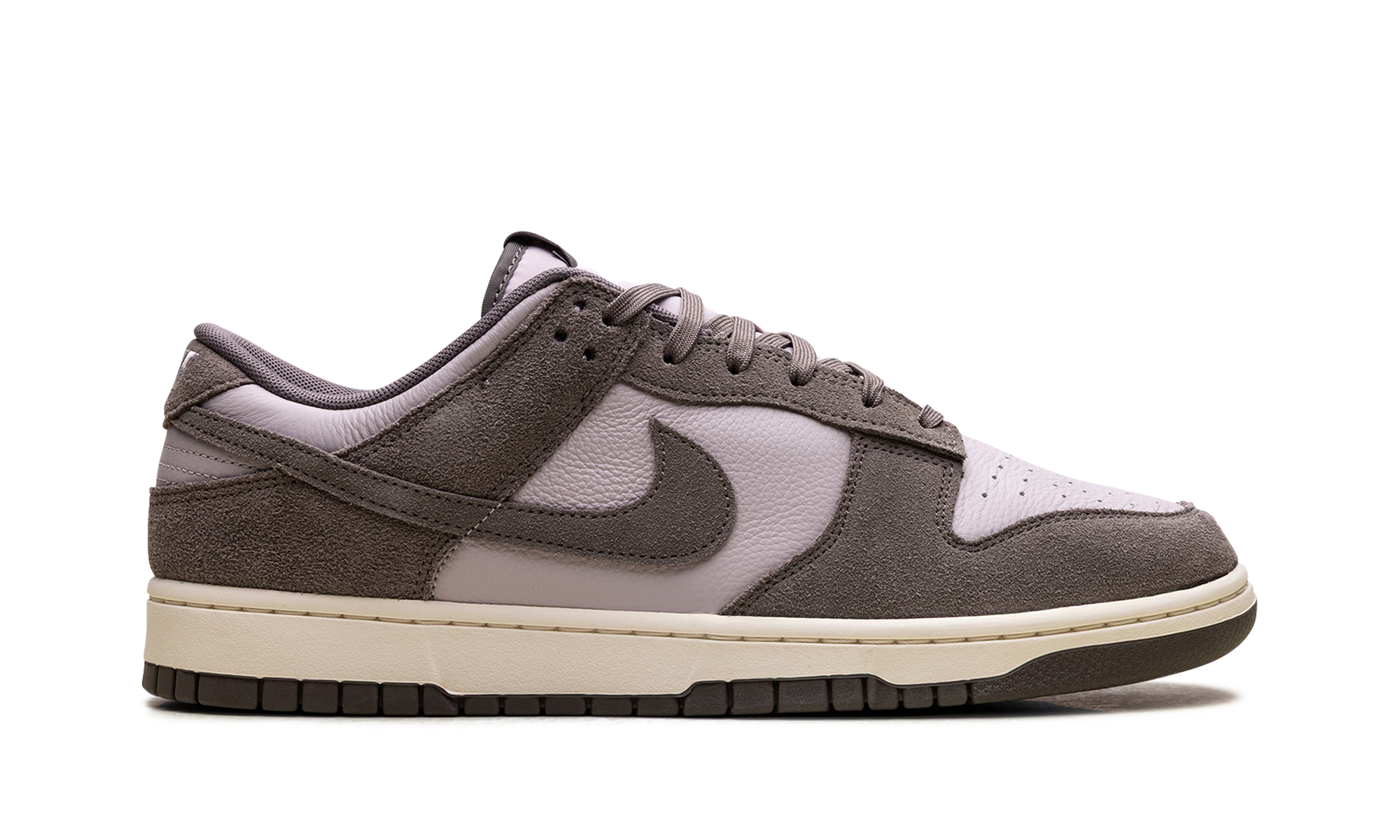 Dunk Low SE "Platinum Violet" FQ8249 001